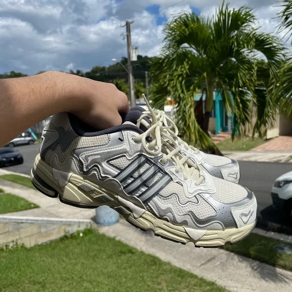 Adidas Bad Bunny Response CL Cream White - Picture 1 of 3